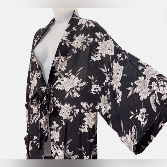 Spiritual Gangster Bathrobe Size OS Black Floral - Picture 2 of 10